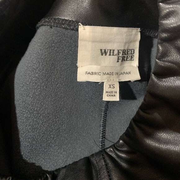 Aritzia Wilfred Daria faux leather leggings. High rise. Soft fabric inside. - Picture 3 of 3